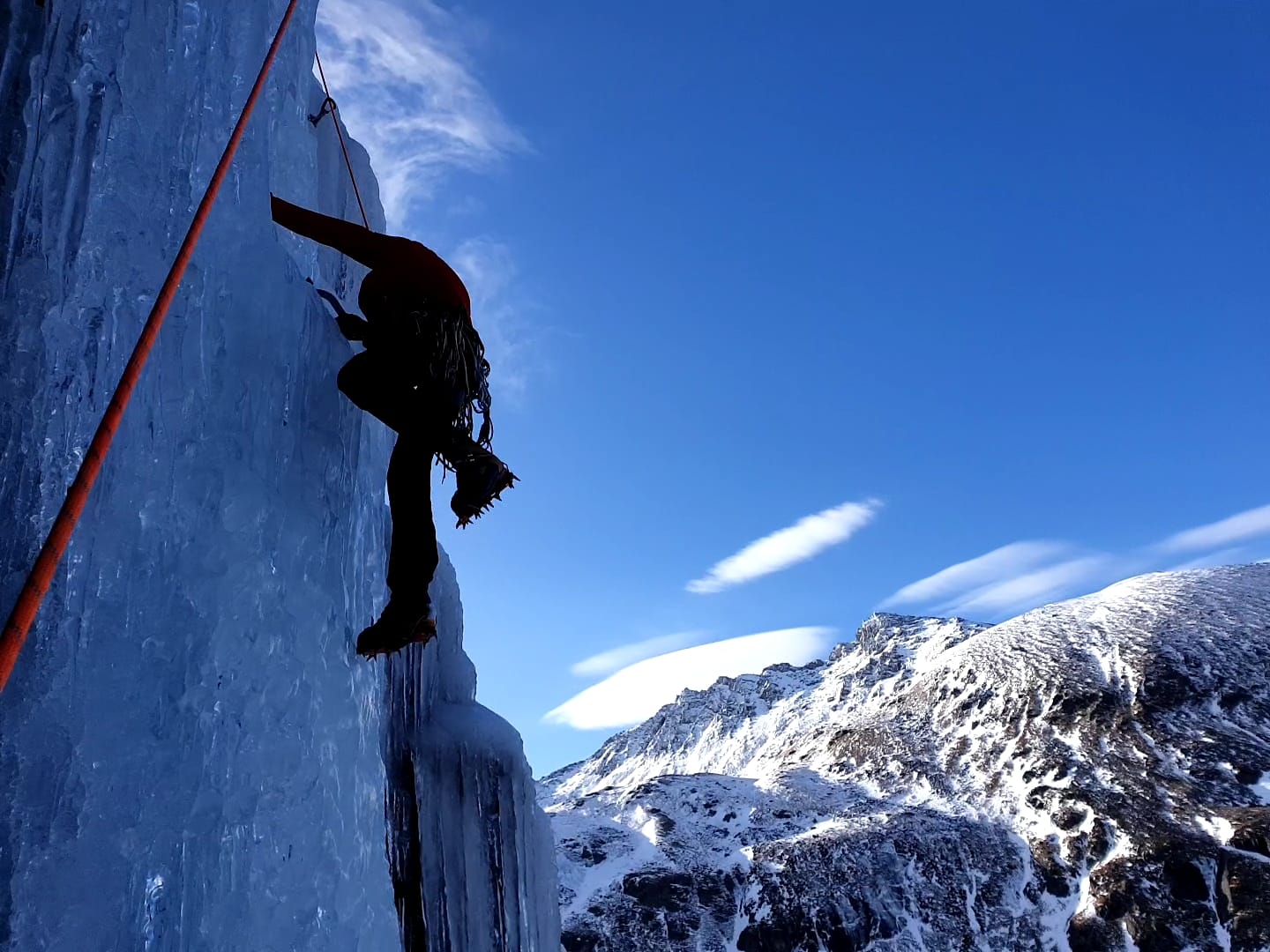 Lost Skiers Saved atop Tasman Glacier Thanks to Their ResQLink™ 400 PLB